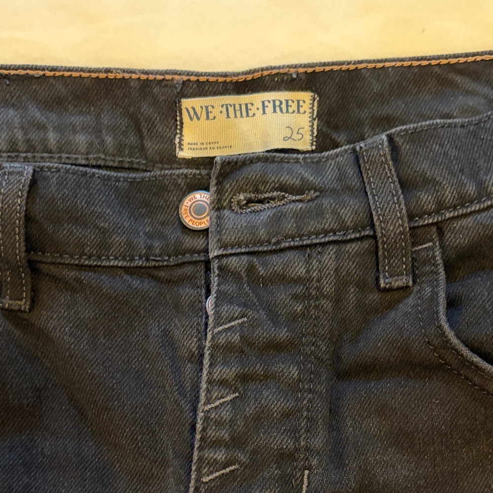 We The Free Good Luck Mid-Rise Black Barrel Jeans (Size 25)